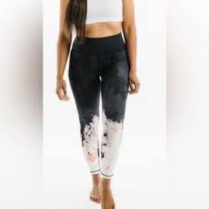🌙ZYIA Active Black and Gray Artistic Leggings (8-10)